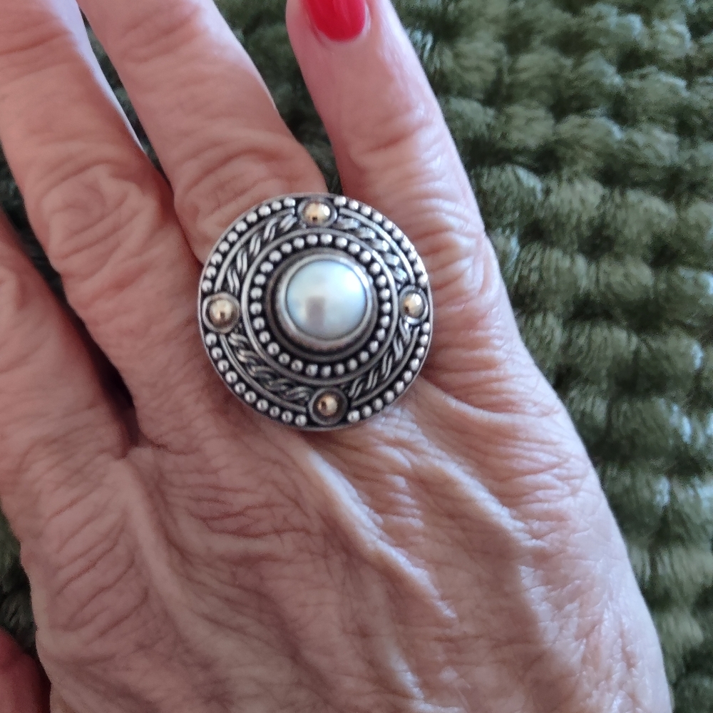 Pre-owned, authentic John Hardy Silver, 18K Gold and Pearl Ring